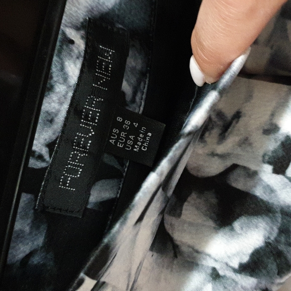 Forever New Floral Skirt - Picture 3 of 4